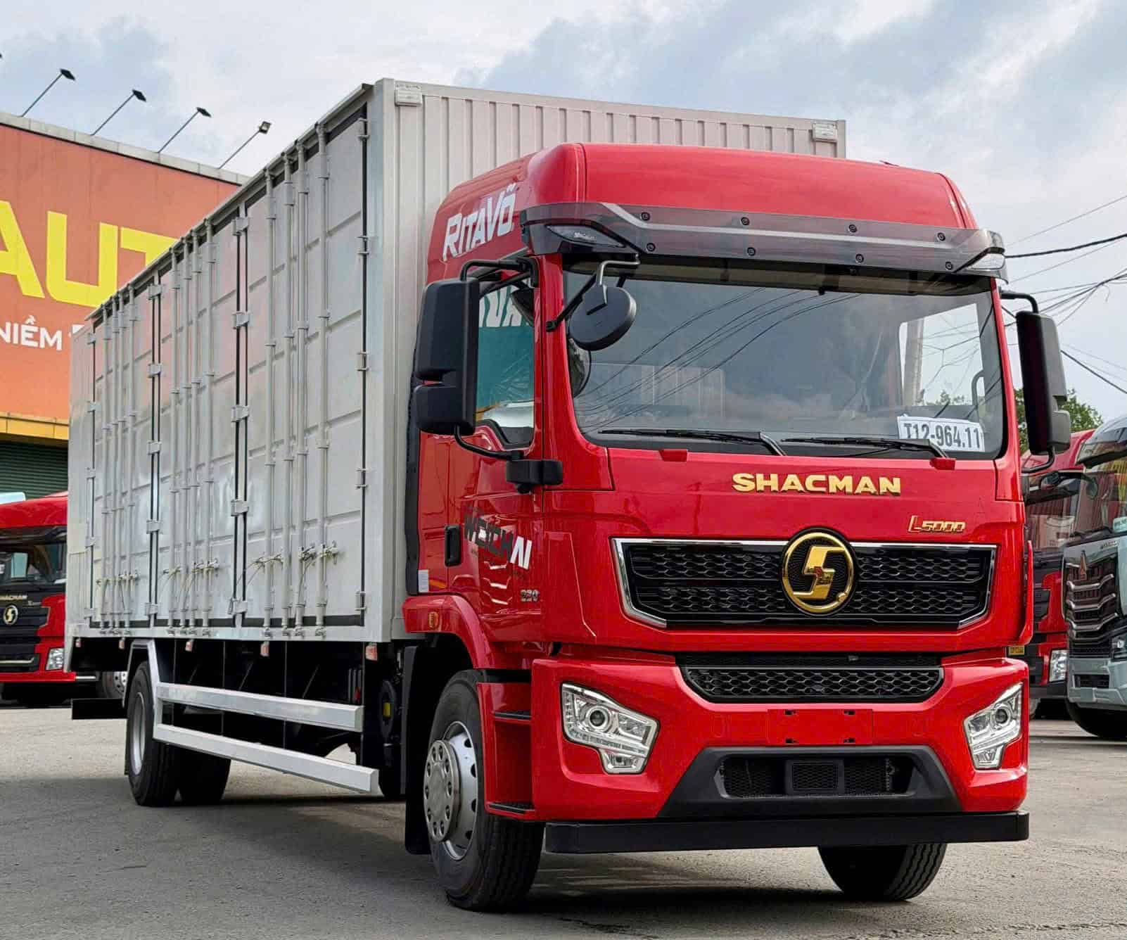 Xe Thùng Kín Tải 8 Tấn Shacman Cấu Hình Khủng, Giá Cạnh Tranh 5 Xe Thùng Kín Tải 8 Tấn Shacman Cấu Hình Khủng, Giá Cạnh Tranh - Ảnh 5